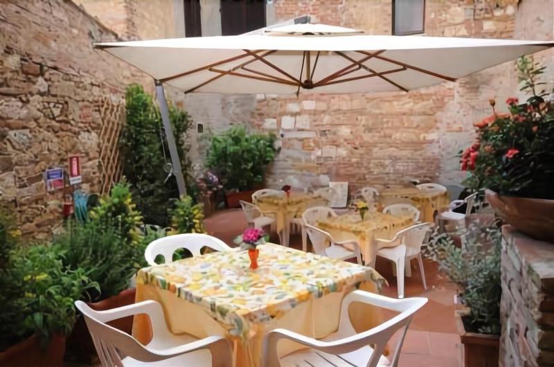 Montepulciano Stazione Albergo Duomo מראה חיצוני תמונה
