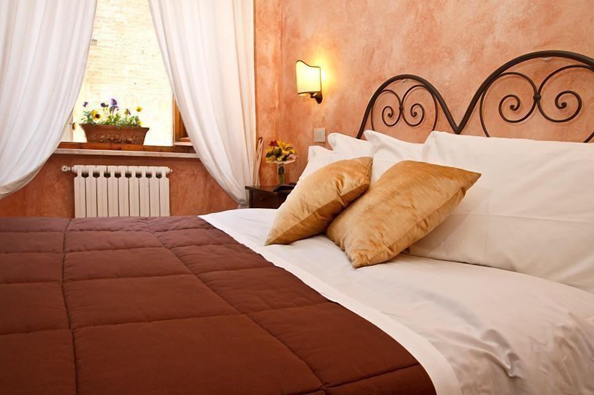 Montepulciano Stazione Albergo Duomo מראה חיצוני תמונה