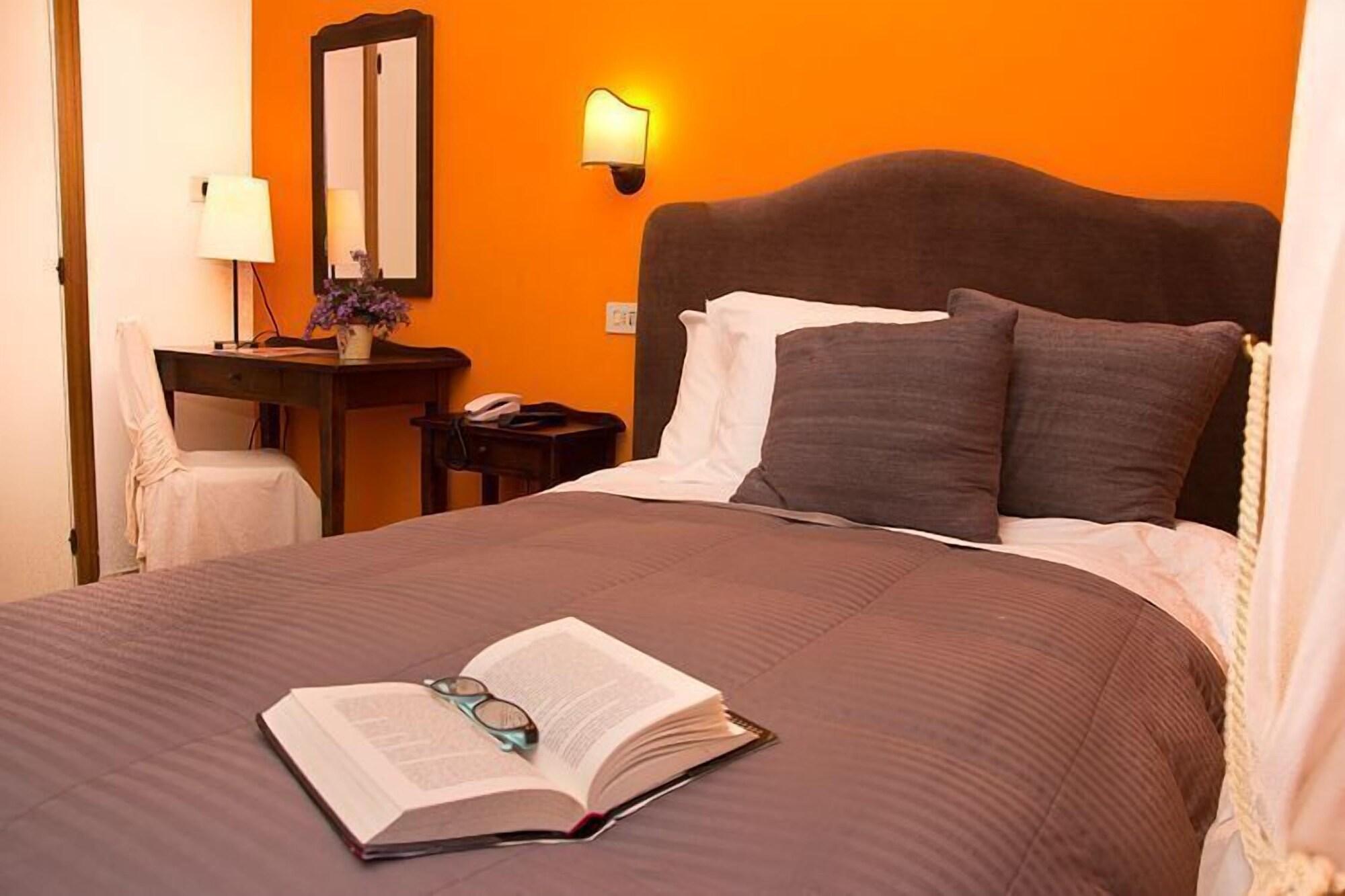 Montepulciano Stazione Albergo Duomo מראה חיצוני תמונה
