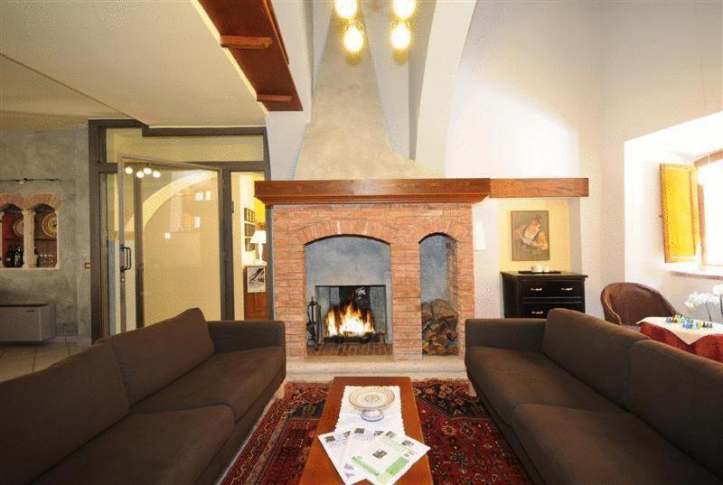 Montepulciano Stazione Albergo Duomo מראה חיצוני תמונה