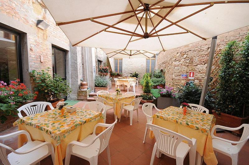 Montepulciano Stazione Albergo Duomo מראה חיצוני תמונה