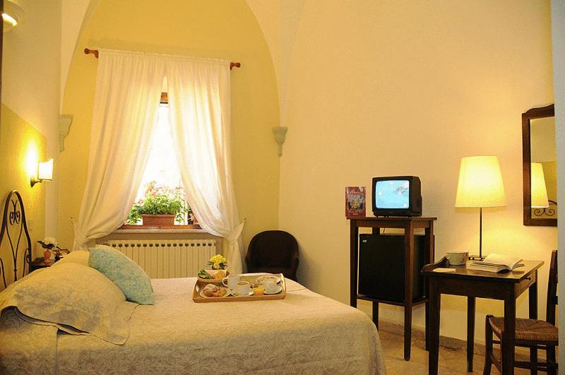 Montepulciano Stazione Albergo Duomo חדר תמונה